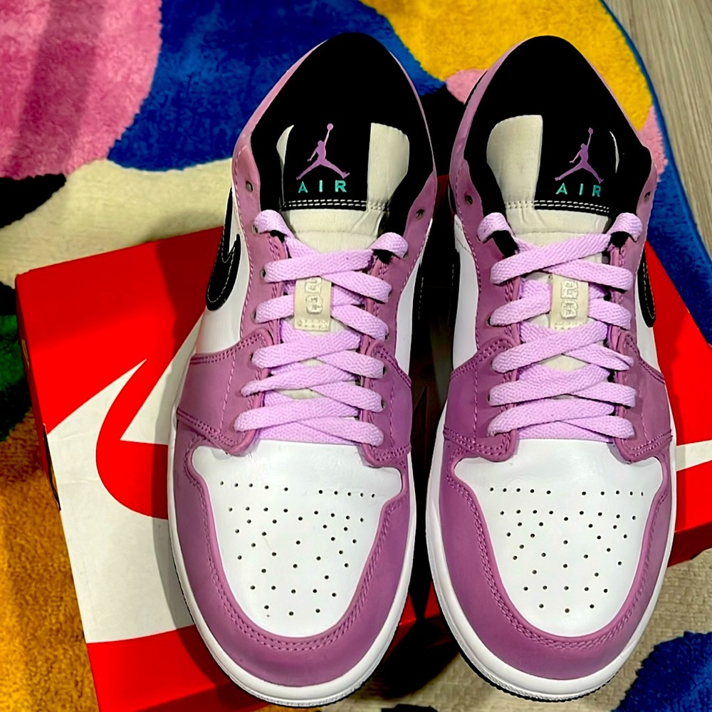 Gently used air Jordan shoes for women lilac white and black very cool pair